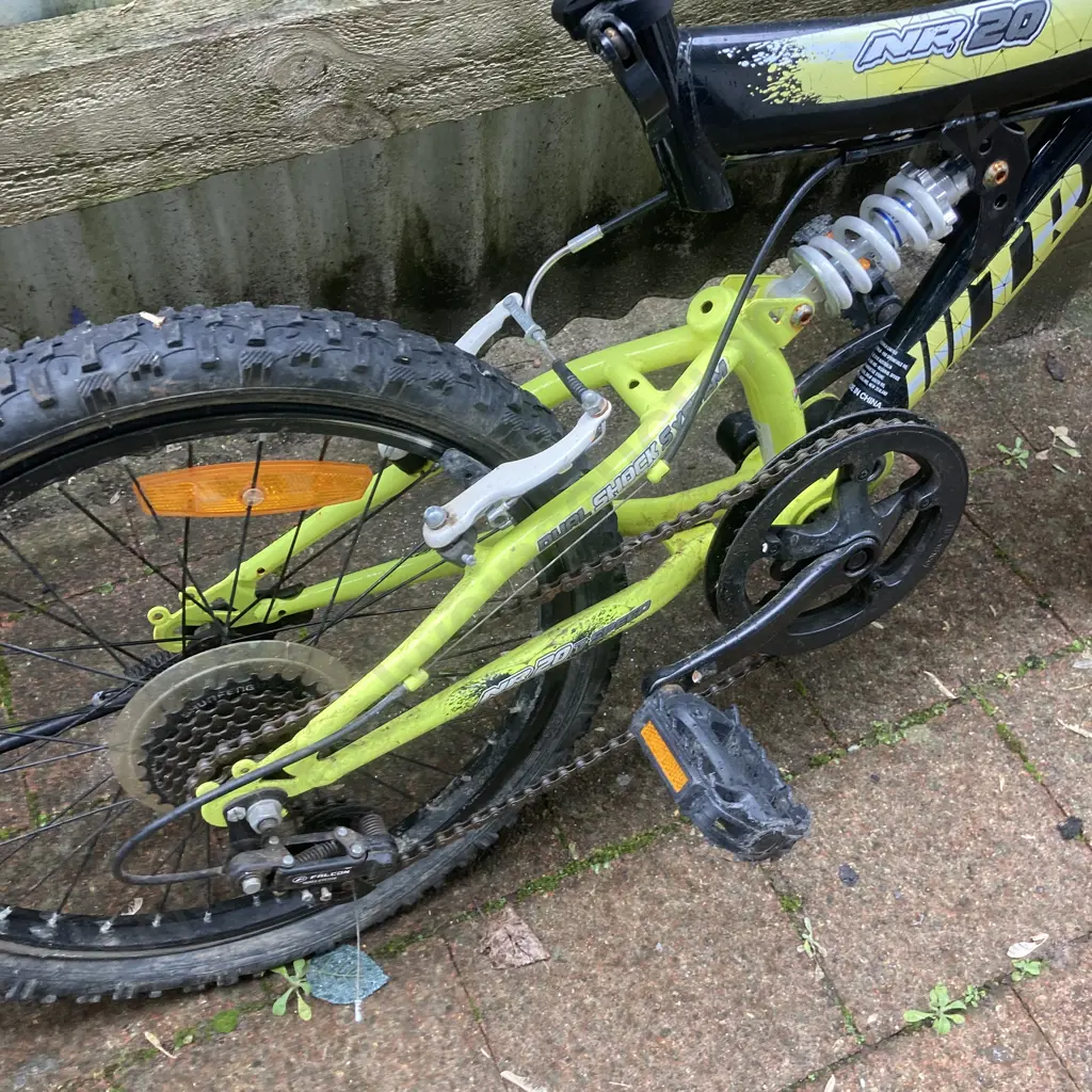TRAX NR20 Black & Yellow Kids Bike Image 1++
